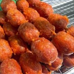 ไส้กรอกแดงชุปแป้งทอด