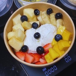 Greek Yogurt (L) กรีก 2 สกู๊ป ผลไม้ 3 อย่าง (ฟรี! น้ำผึ้ง)