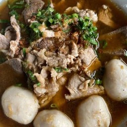 ก๋วยเตี๋ยวน้ำตก หมู