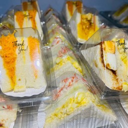 แซนวิสมินิฝอยทอง