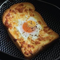 ขนมปังชีสไข่เยิ้ม