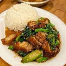 ข้าวคะน้าหมูกรอบ