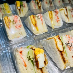 แซนวิสมินิ ปูอัดมายองเนส + พริกเผาไข่ดาว