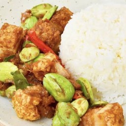 หมูติดมันผัดกะปิสะตอราดข้าว