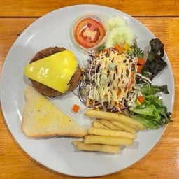 สเต็กแฮมเบิร์กหมูชีส