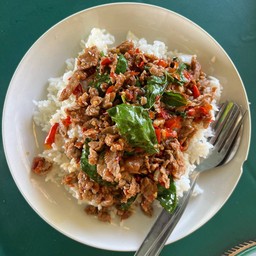 ข้าวกระเพราเนื้อ