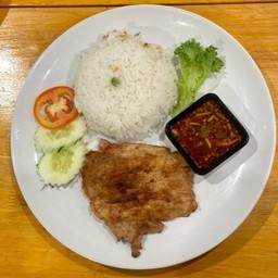 ข้าวหมูย่างจิ้มแจ่ว