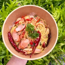 หมี่ซั่วไส้กรอกผัดพริกแห้ง