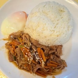 ข้าวหน้าหมูสไลด์ผัดซอสเกาหลี