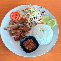 ข้าวคอหมูย่างจิ้มแจ่ว