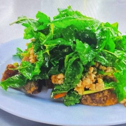 กะเพราไข่เยี่ยวม้า