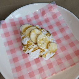 ครอฟเฟิล คาราเมล วิปครีม กล้วย