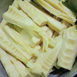 ต้มหน่อไม้สด