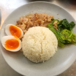 ข้าวหน้าเนื้อตุ๋น+ไข่ยางมะตูม