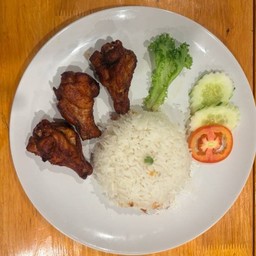 ข้าวปีกบนไก่ทอดจัดจ้าน