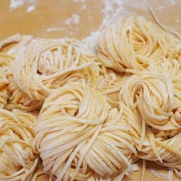 บะหมี่สดลวก (1 ก้อน)