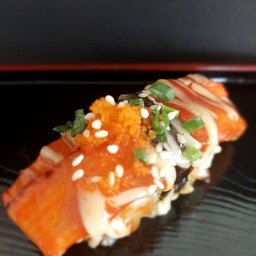 ซูชิหน้าปูอัดเบิร์นไฟ