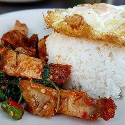 กะเพราหมูกรอบ