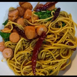 สปาเก็ตตี้พริกแห้งไส้กรอก