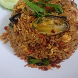 ข้าวผัดต้มยำทะเล