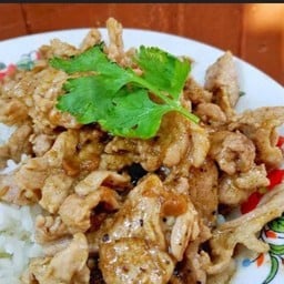 หมูกระเทียมราดข้าว