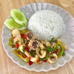 ข้าวกะเพราปลาหมึก