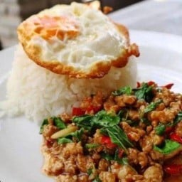 ป้าไล อาหารตามสั่ง  ซอยหินเพลิง