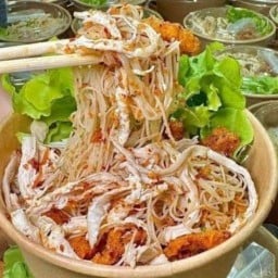 ร้านคุณยายเปี่ยมเส้นหมี่ไก่ฉีก