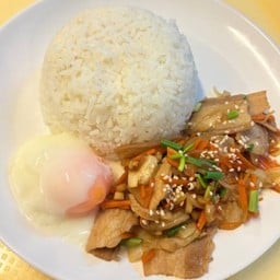 ข้าวสามชั้นผัดซอสเกาหลี