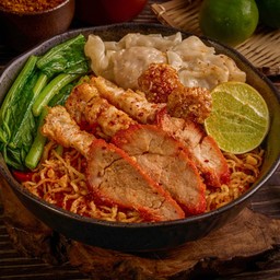 บะหมี่สดห่อเกี๊ยวต้มยำ (เลือกได้)