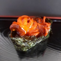ซูชิหน้าหมึกทาโกะซอสกิมจิ
