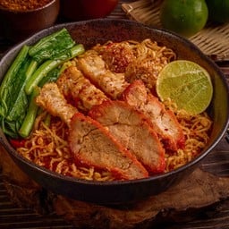 บะหมี่สดหมูแดงหมูกรอบ (ต้มยำ)