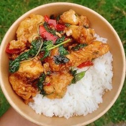 ข้าวกะเพราไก่กรอบ