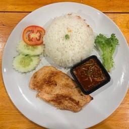 ข้าวไก่ย่างจิ้มแจ่ว