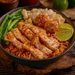 บะหมี่สดห่อเกี๊ยวกุ้งหมูกรอบ (ต้มยำ)