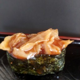 ซูชินาครีบหอยเชลล์ซอสกิมจิ