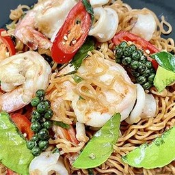 มาม่าผัดขี้เมาทะเล