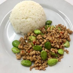 ผัดสะตอกะปิหมูสับราดข้าว