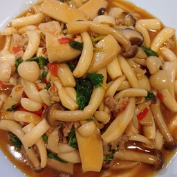 ผัดกระเพราเห็ด (กับข้าว)