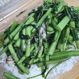 ผัดผักบุ้งไฟไม่แดง