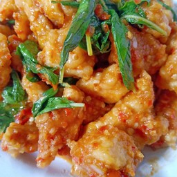 ข้าวกะเพราไก่กรอบ