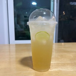 น้ำผึ้งมะนาวโซดา  (ส่งแยกน้ำแข็ง)