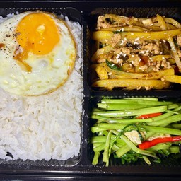 ข้าวมันฝรั่งพริกหม่าล่า+ผัดผักบุ้งไฟแดง+ไข่เดาว