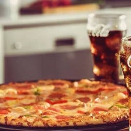 [อร่อยซ่ากับโค๊ก] Super Supreme Pizza With Coca Cola Can 1 Pcs.