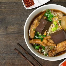 ก๋วยเตี๋ยวไก่ตุ๋น