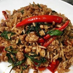 ข้าวคลุกกระเพราหมูสับ