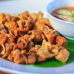 ไส้ทอดน้ำพริกกะปิ