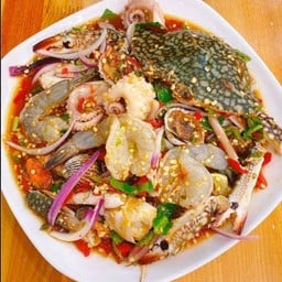 ยำหอยแครงปูม้ากุ้งสด