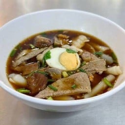 ก๋วยเตี๋ยวเรือเจ้าเก่า (แม่อ๊อฟ) ศูนย์อาหารเพิ่มสุข ตลาดพูนทรัพย์ ชั้น2