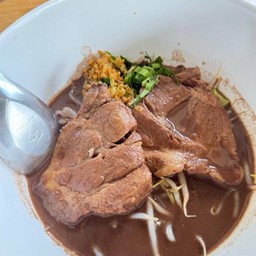 เกาเหลาหมูตุ๋นใหญ่ 2 ชิ้น